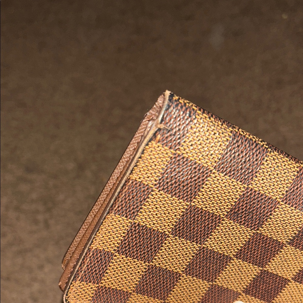 Authentic Louis Vuitton Damier Bi-fold Long Wallet in Good Pre-loved Condition - Picture 7 of 10